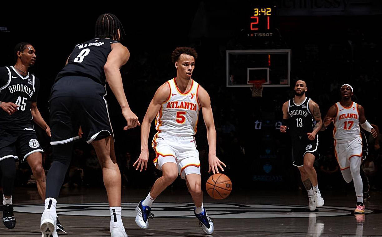 老鹰队后场火力表现抢眼，轻松击败对手的简单介绍