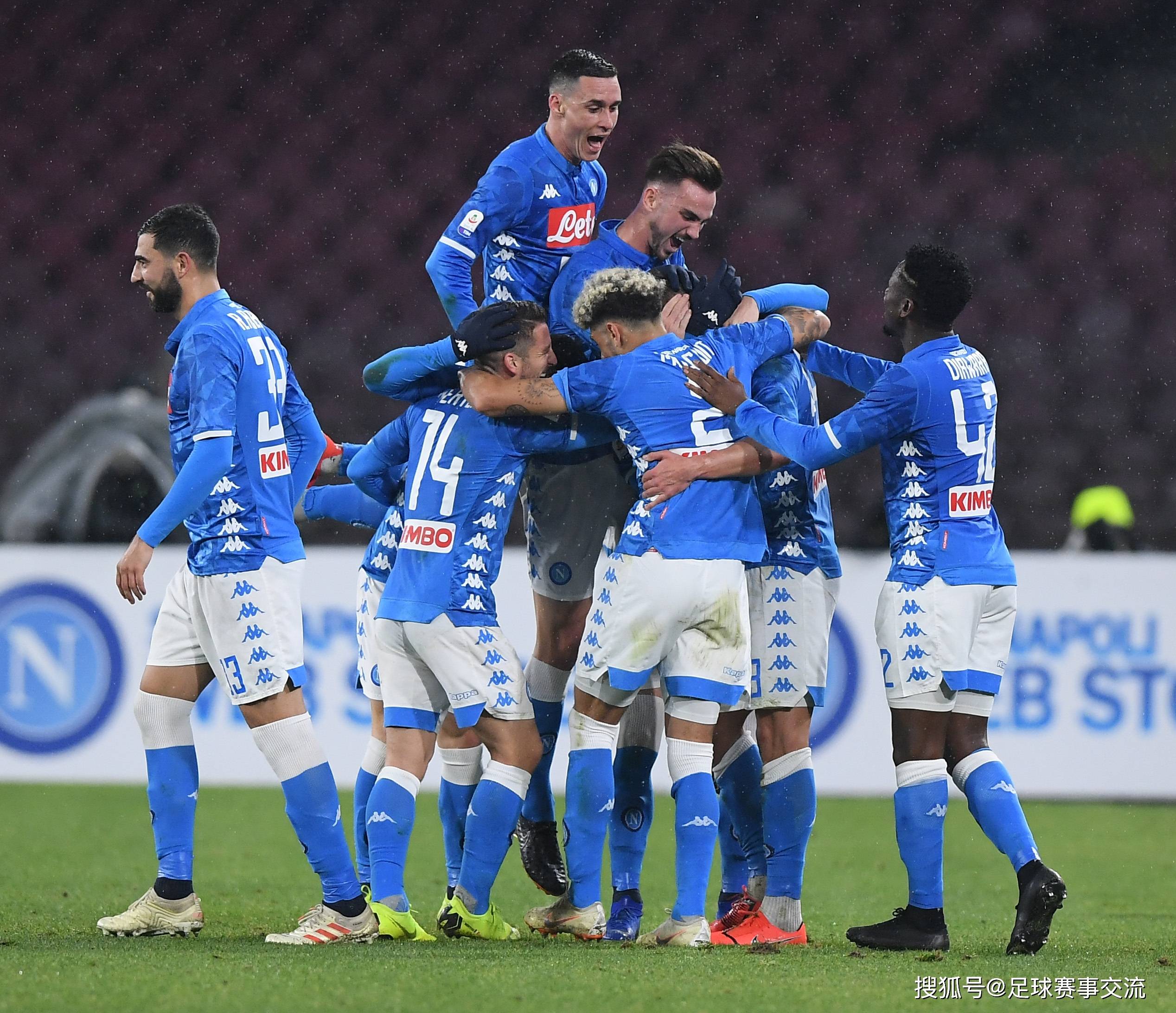 顶级足球赛事中,球队之间的激烈对决迎来高潮! 顶级足球赛事中,球队之间的激烈对决迎来高潮!