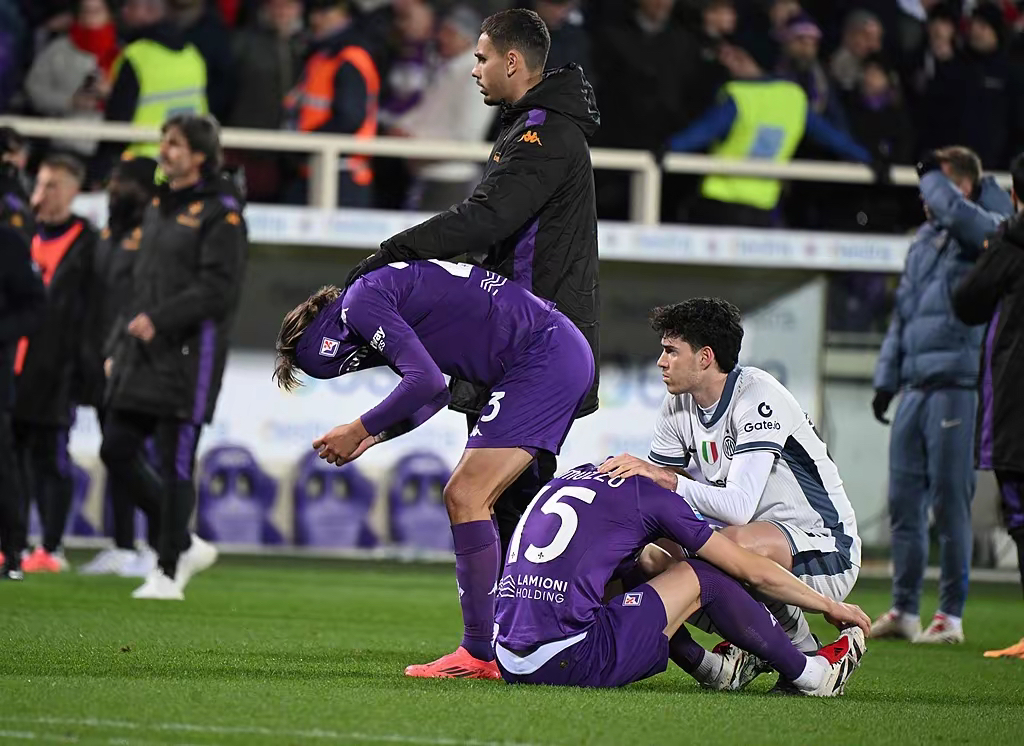 开云体育官网入口-关于意大利足球联赛中一位球员受伤离场的信息