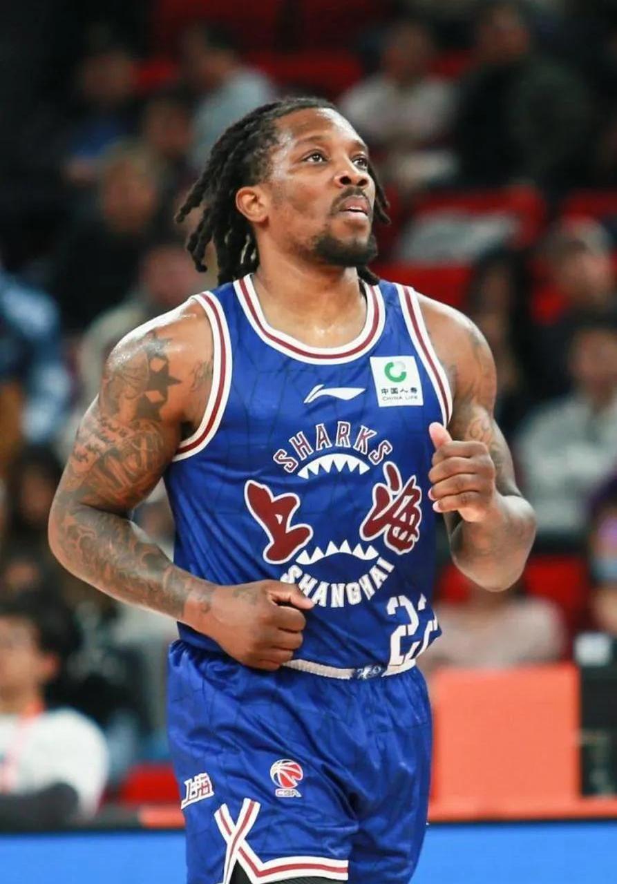 上海在主场迎战辽宁展现不屈斗志