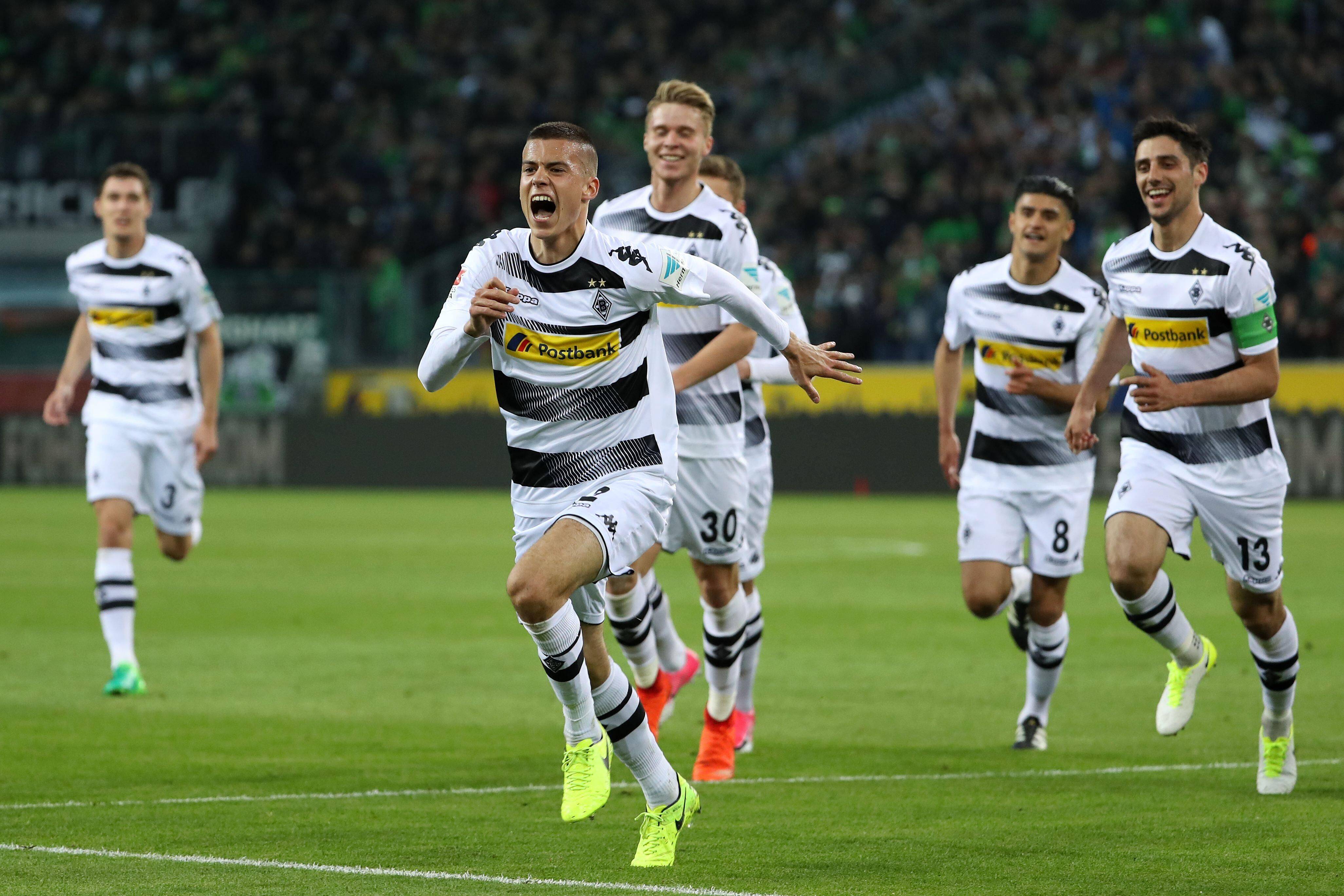 开云体育网页版入口-纷呈足球赛时潮流，球队争夺胜利