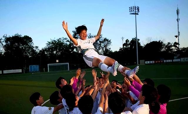 包含荣耀之路！亚洲顶尖球队力争冠军的词条