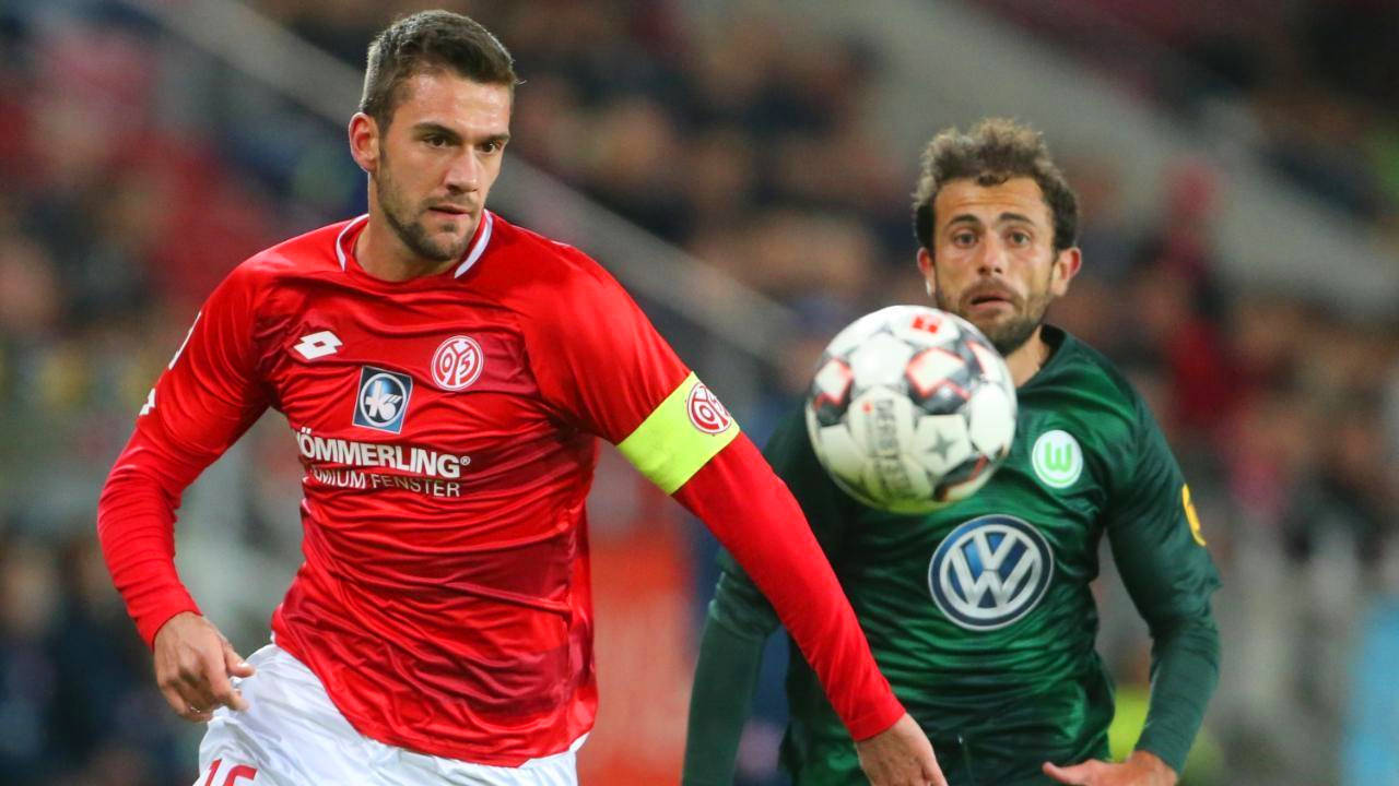 开云体育官网入口-美因茨球员为了在德甲比赛中取得胜利而努力