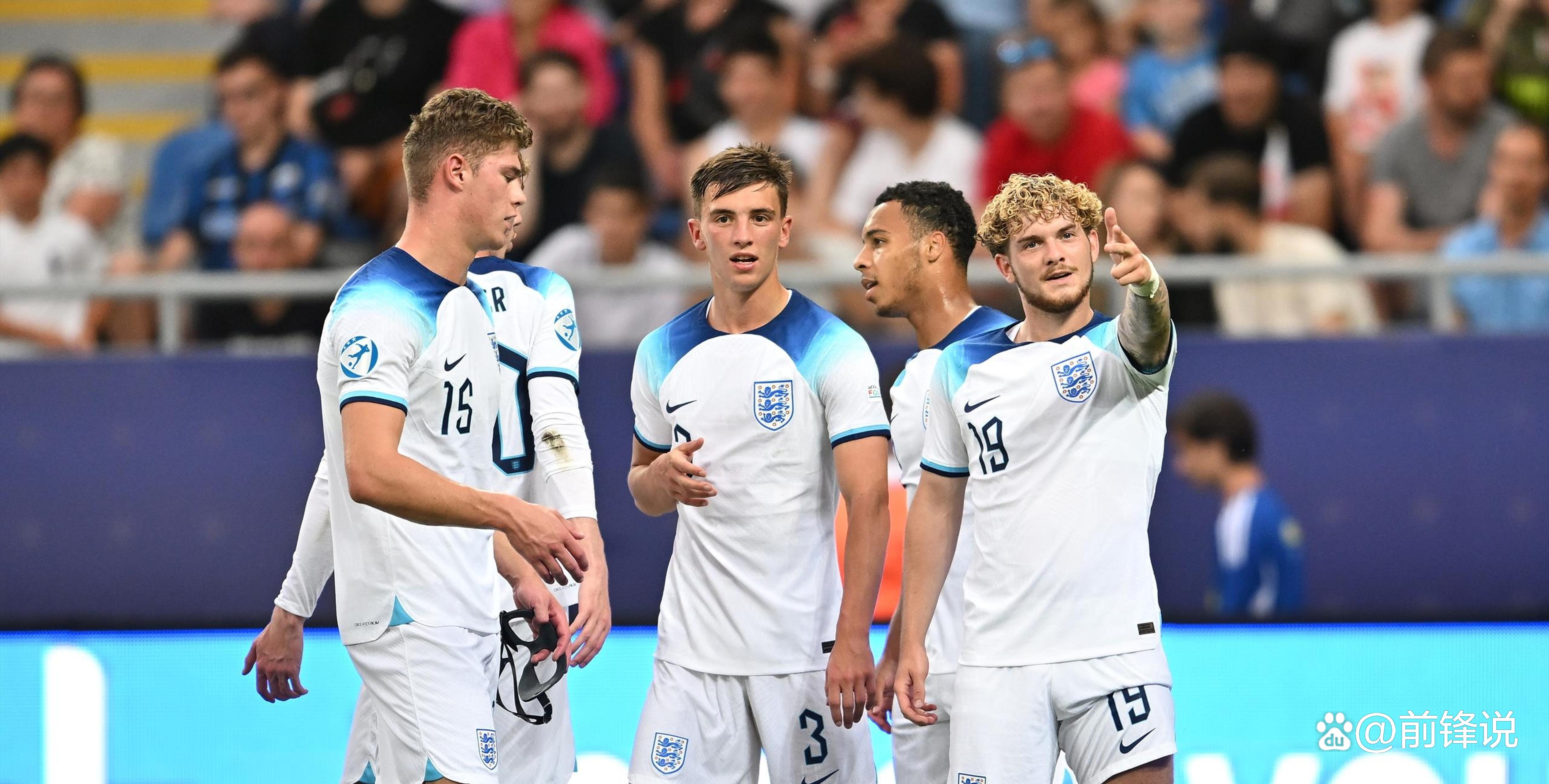 英格兰球队意气风发，轻松战胜对手