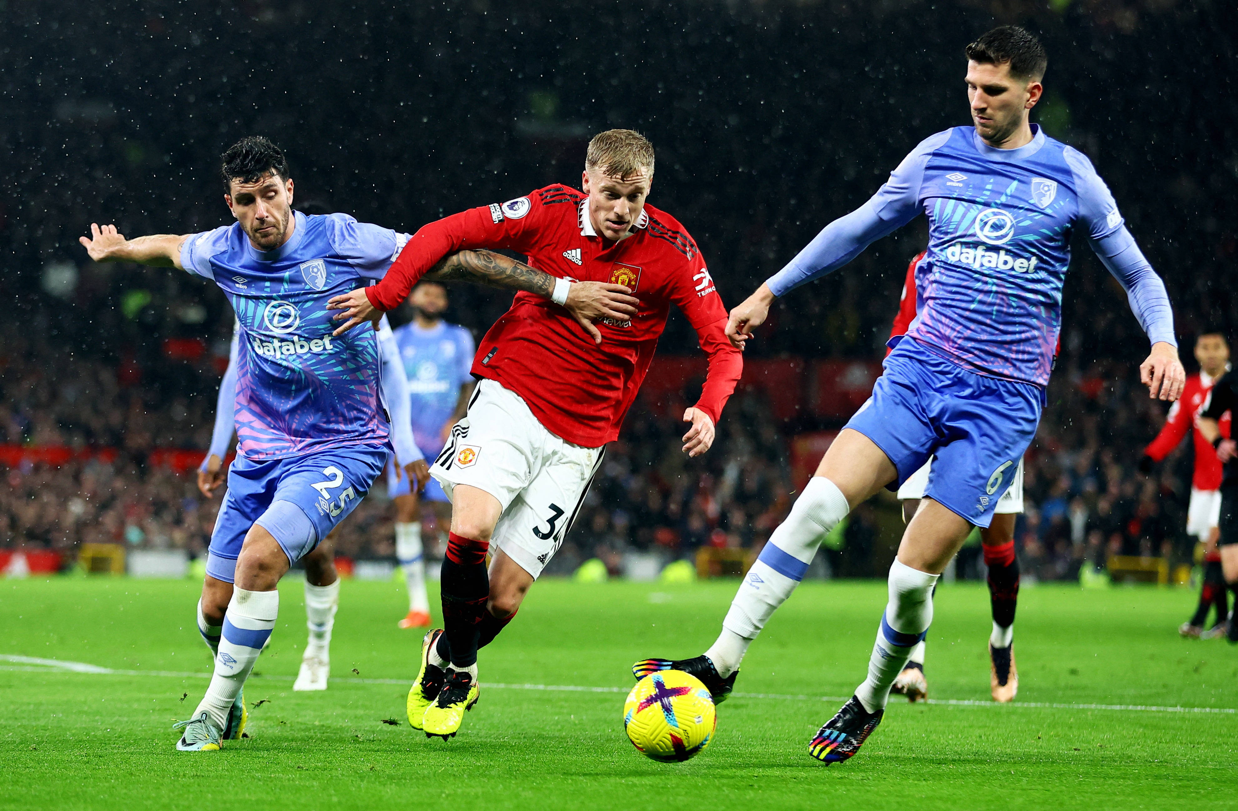 开云体育官网-曼联在比赛中取得了关键胜利