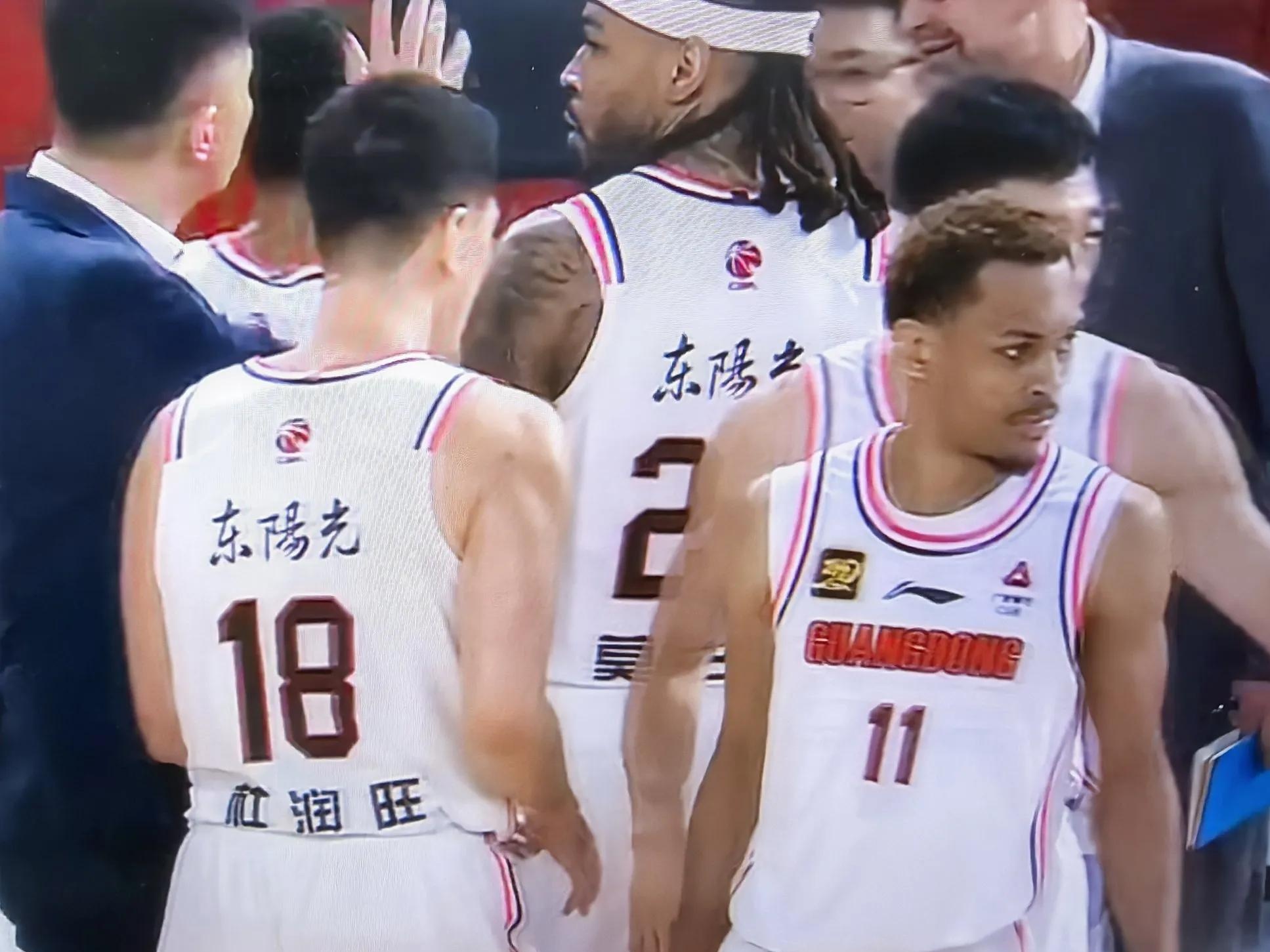 广东男篮客场遭遇逆转，惨遭大意失利的简单介绍