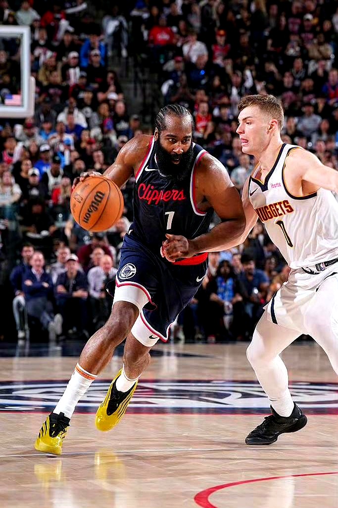 开云体育网页版-凯尔特人主场遭遇逆转，泰伦-卢砍下高分无法帮助球队获胜