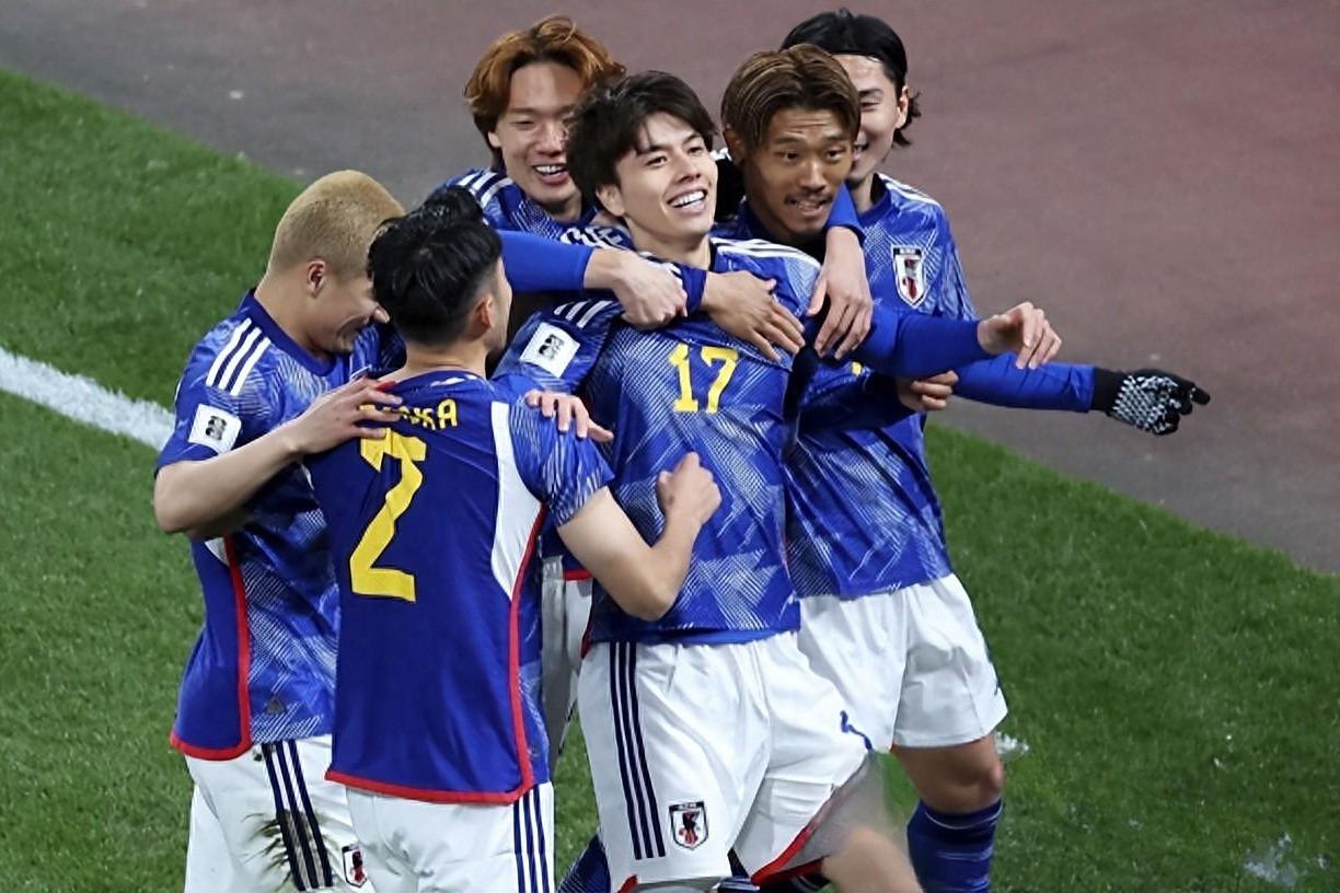 开云体育-足球赛场上惊天一战，谁能笑到最后？