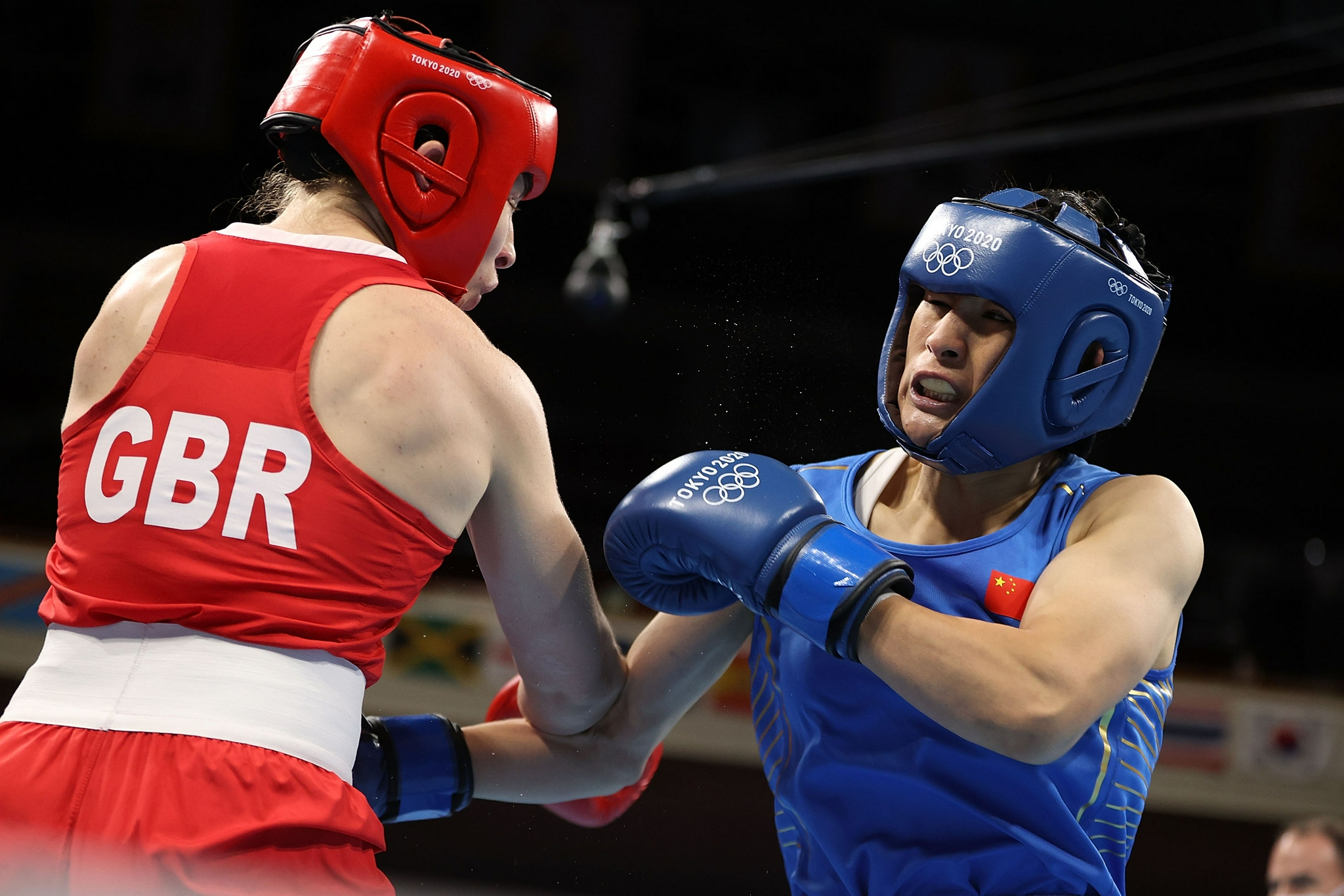 开云体育app-瑞士拳击选手力克对手，夺得金牌